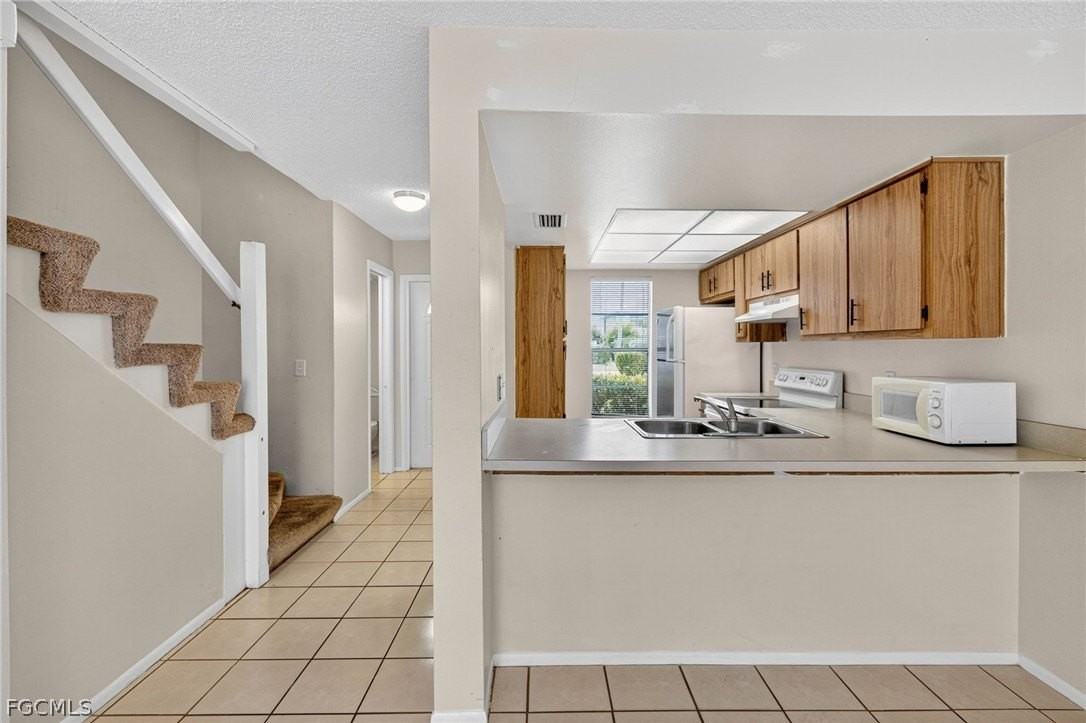 4641 Sw Santa Barbara Pl Apt 8 #8 - Photo 6 of 20