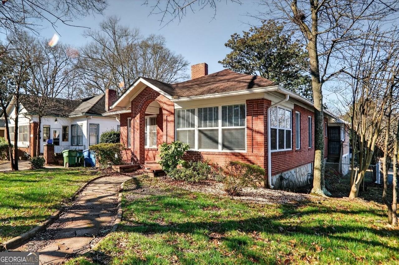 203 Winter Ave Ne - Photo 3 of 24