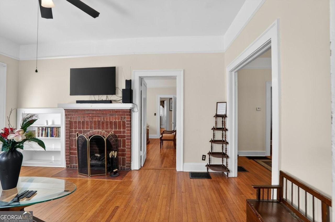 203 Winter Ave Ne - Photo 4 of 24