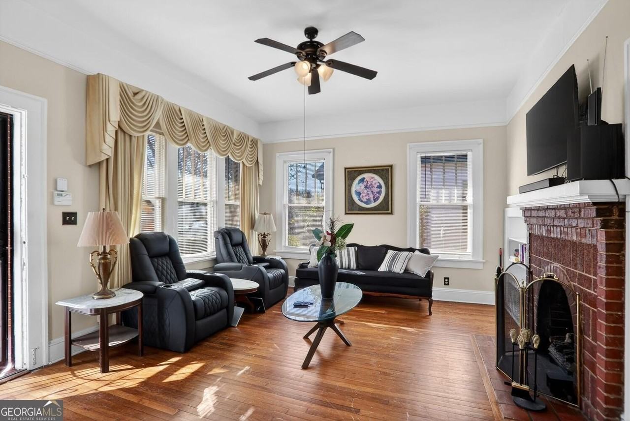 203 Winter Ave Ne - Photo 5 of 24