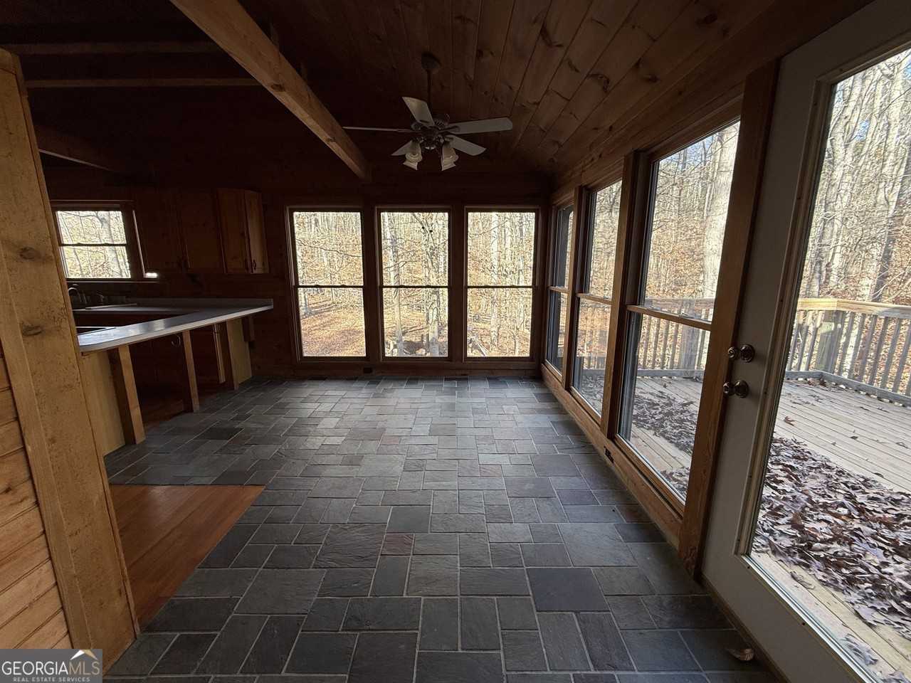 2405 Mountain Rd - Photo 5 of 15