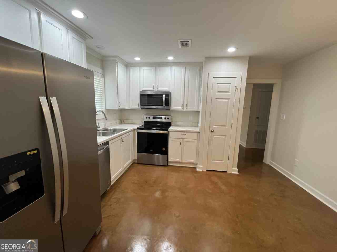 1112 Third St Unit B #B - Photo 3 of 11