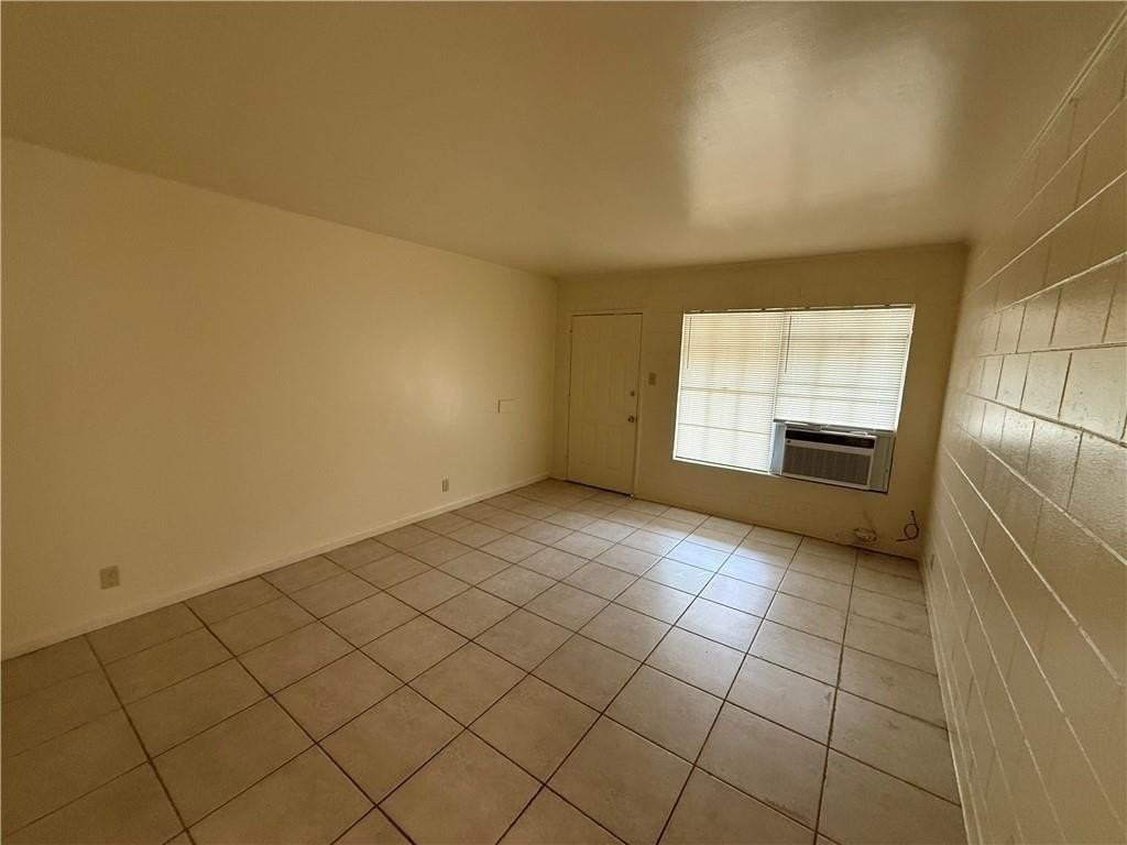 726 Bankhead Pl - Photo 3 of 9