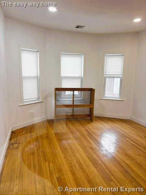 14 Quincy St #2 - Photo 3 of 17