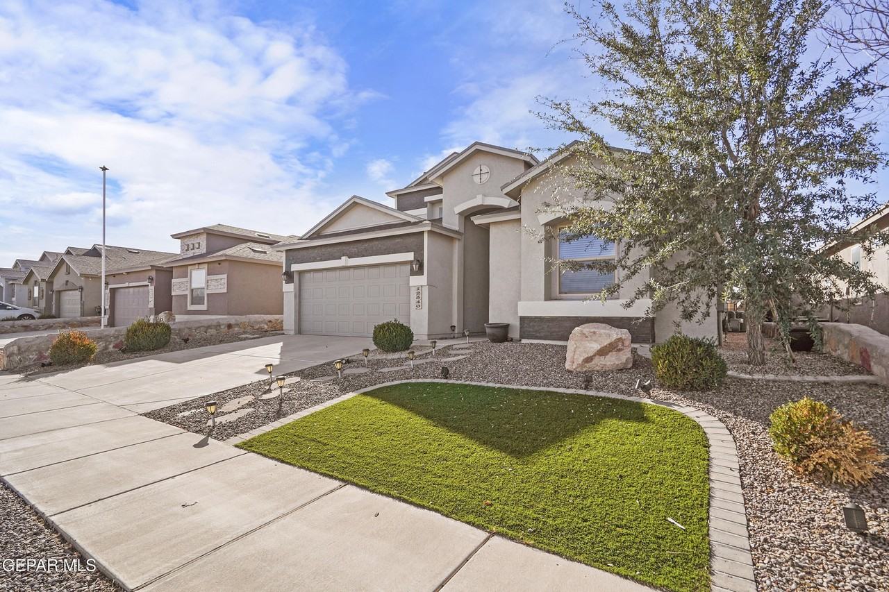 12640 Mary Ponce Rd - Photo 3 of 34