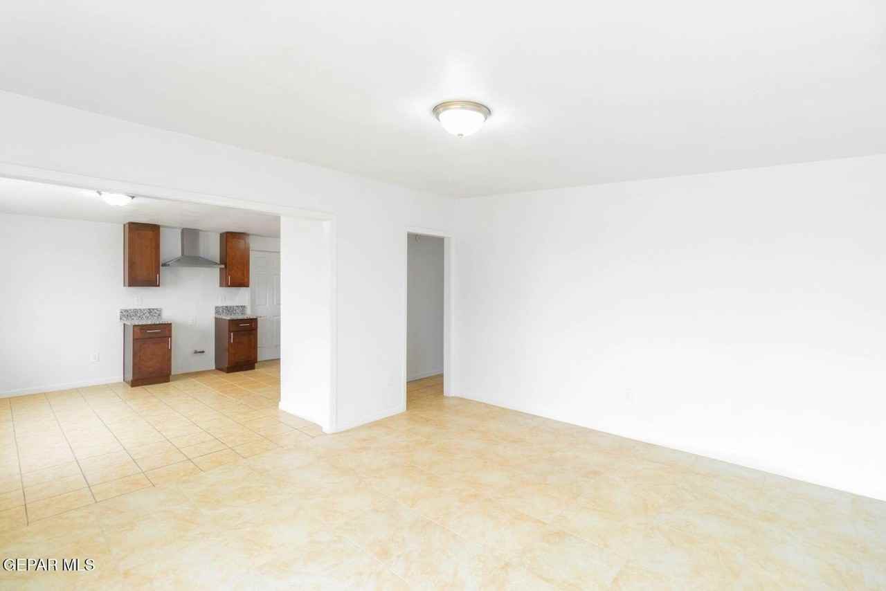 8620 Campana Ct - Photo 3 of 25