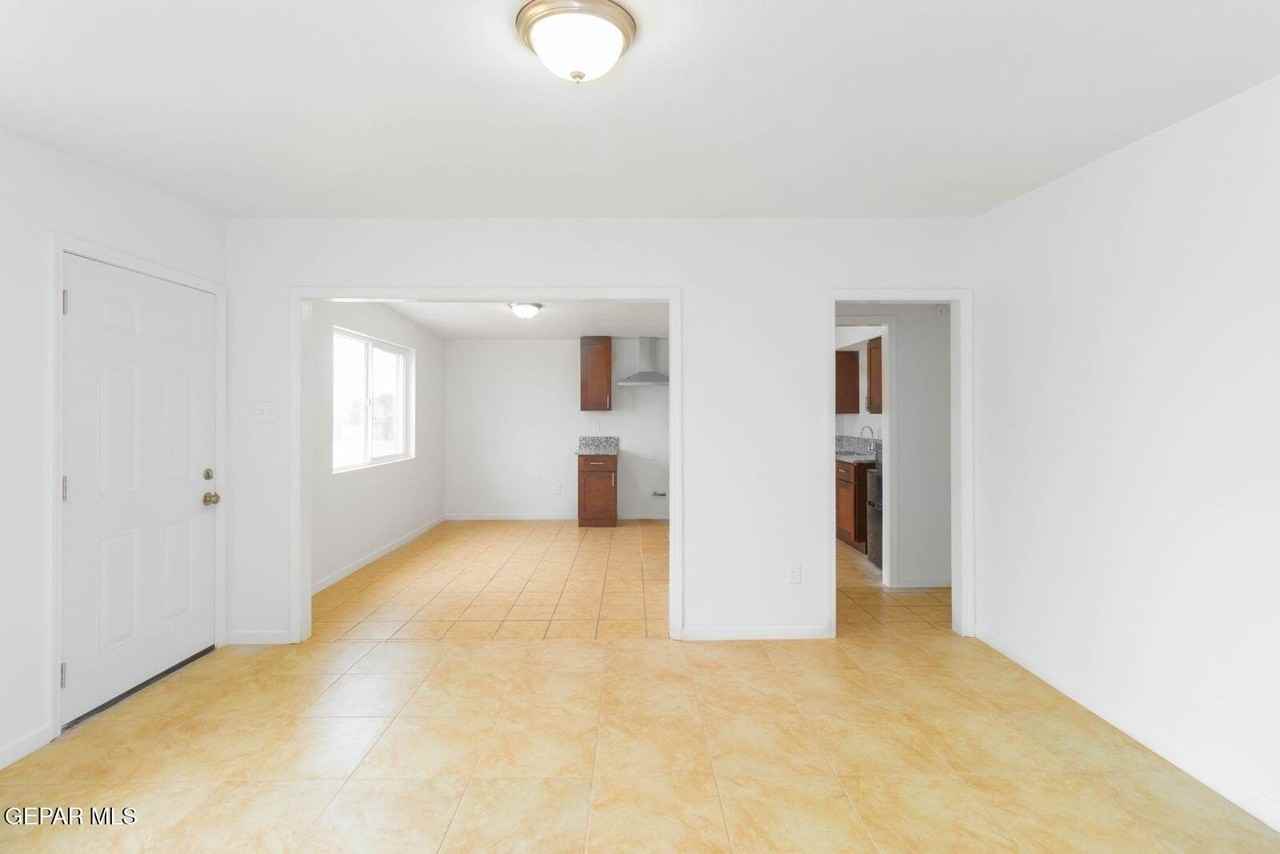 8620 Campana Ct - Photo 4 of 25