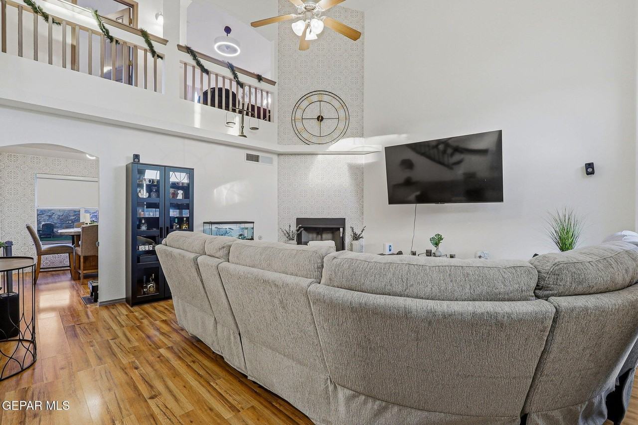 3296 Garden Point Dr - Photo 5 of 36