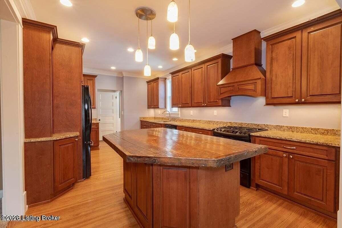 2112 Maryland Ave - Photo 5 of 17