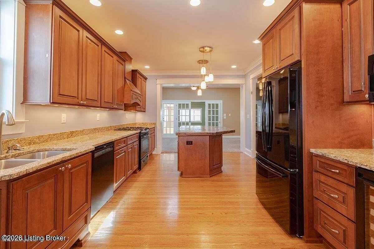 2112 Maryland Ave - Photo 6 of 17