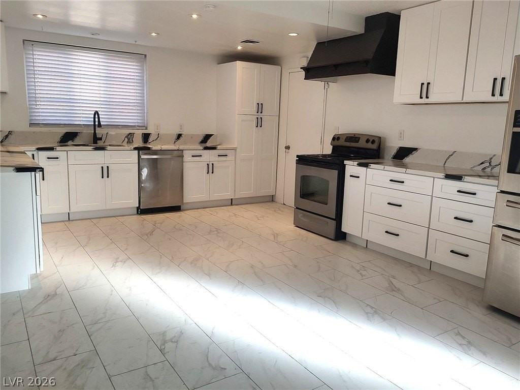 2005 E Oakey Blvd - Photo 2 of 18