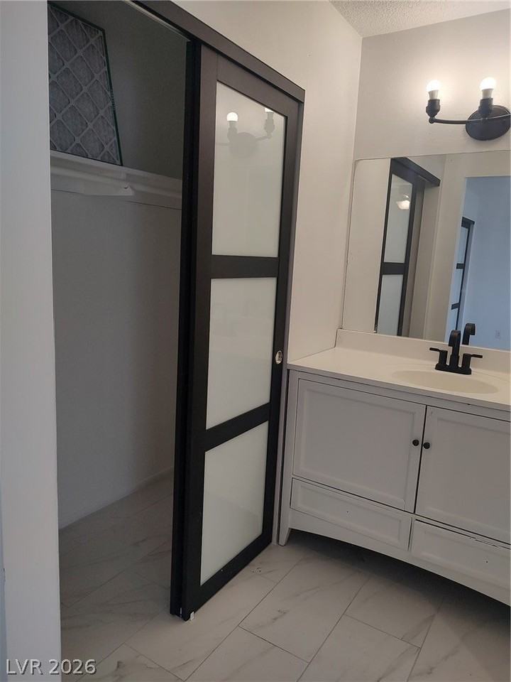 2005 E Oakey Blvd - Photo 6 of 18