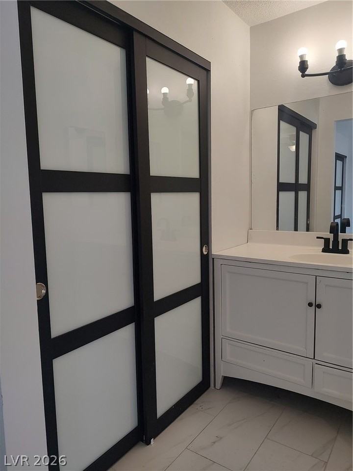 2005 E Oakey Blvd - Photo 7 of 18