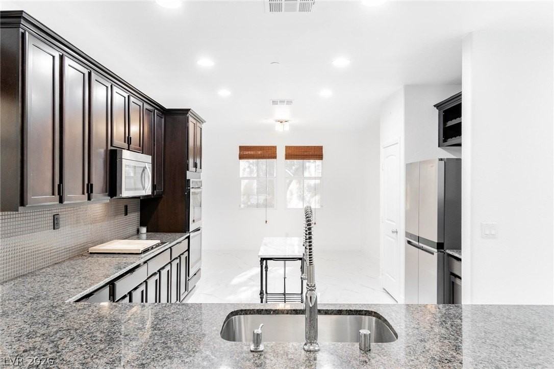 3212 Sisley Garden Ave - Photo 4 of 18