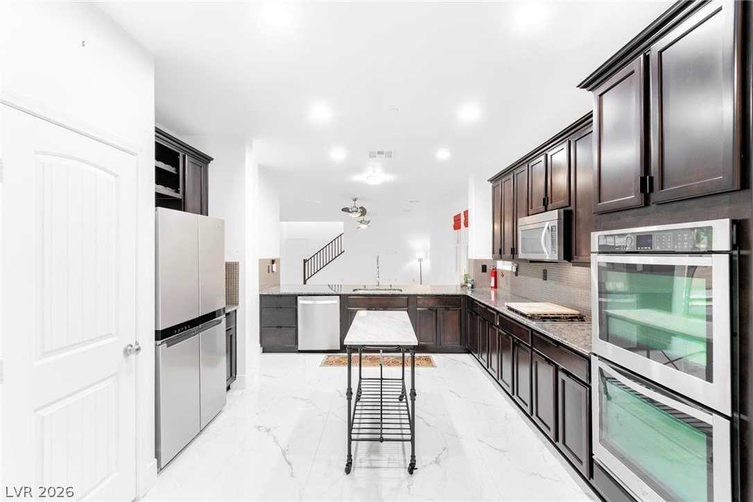 3212 Sisley Garden Ave - Photo 5 of 18