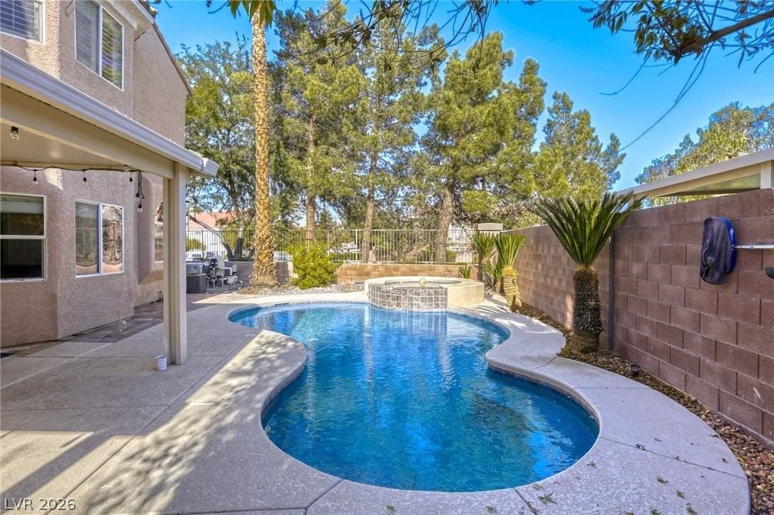 756 Ezzat St - Photo 7 of 45