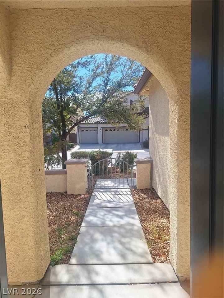 304 Raptors View Ave - Photo 4 of 24