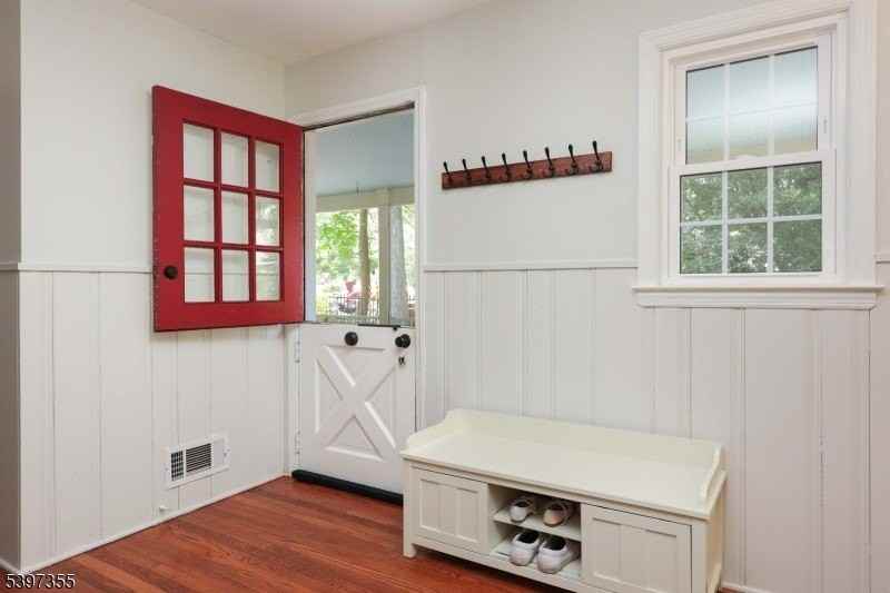 924 Maurice Ave - Photo 5 of 29