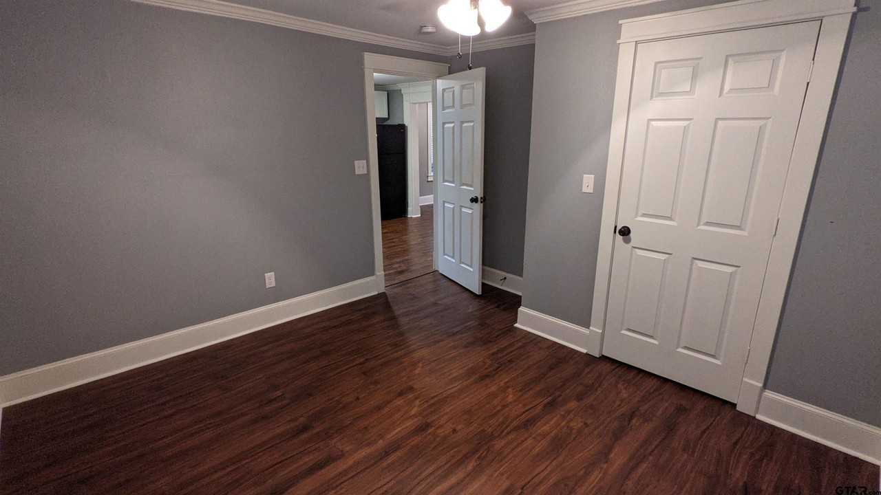 2009 W Shaw St - Photo 4 of 6