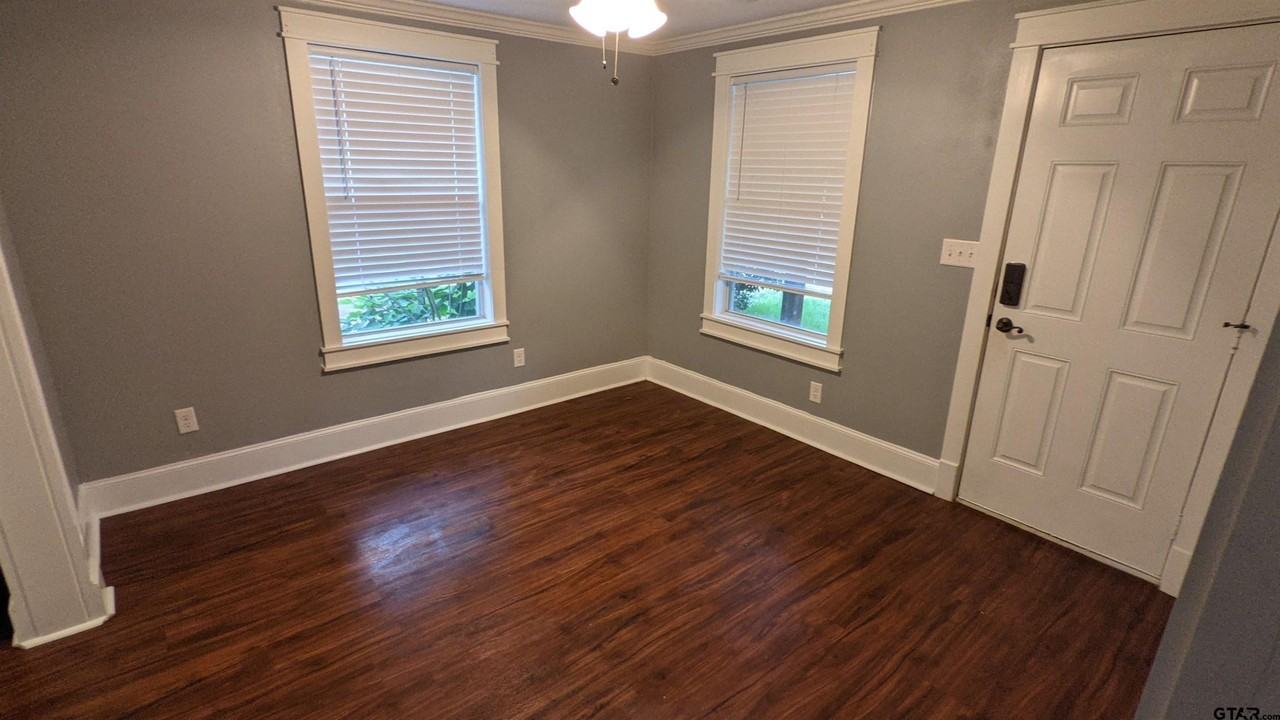 2009 W Shaw St - Photo 5 of 6