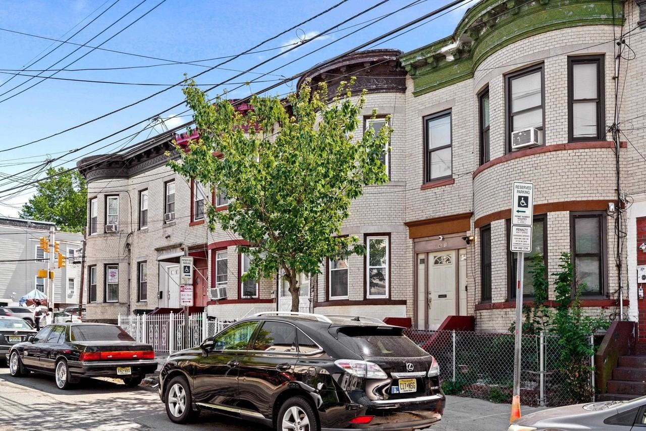 61 Clendenny Ave #2 - Photo 3 of 20