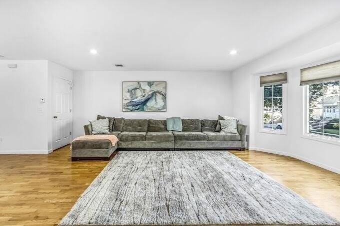 386A Park Ave - Photo 2 of 10