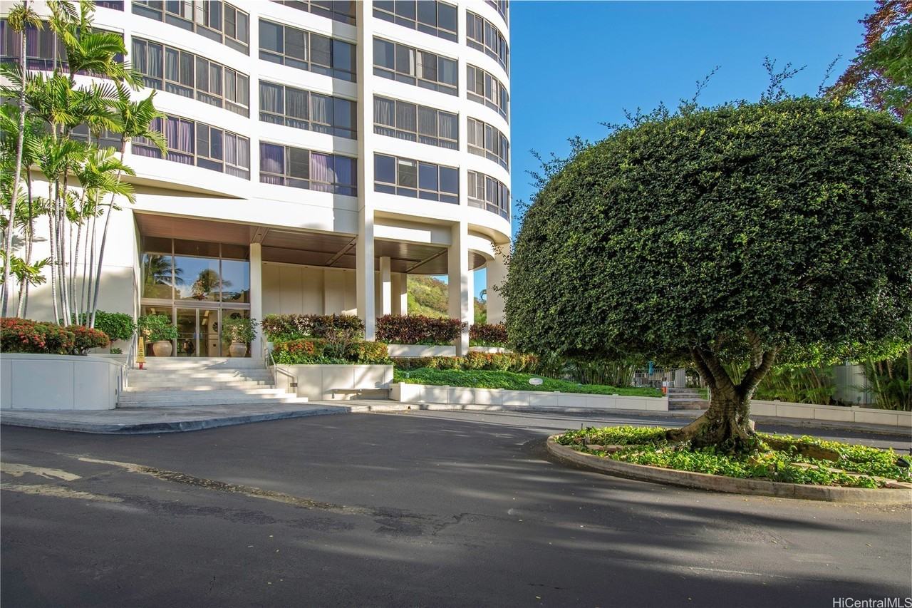 6770 Hawaii Kai Dr Apt 402 #402 - Photo 4 of 24