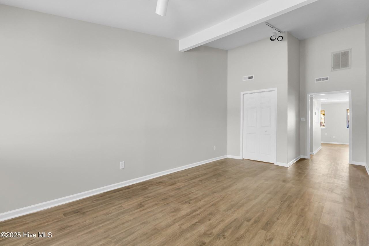 18 Harbour Walk - Photo 3 of 35