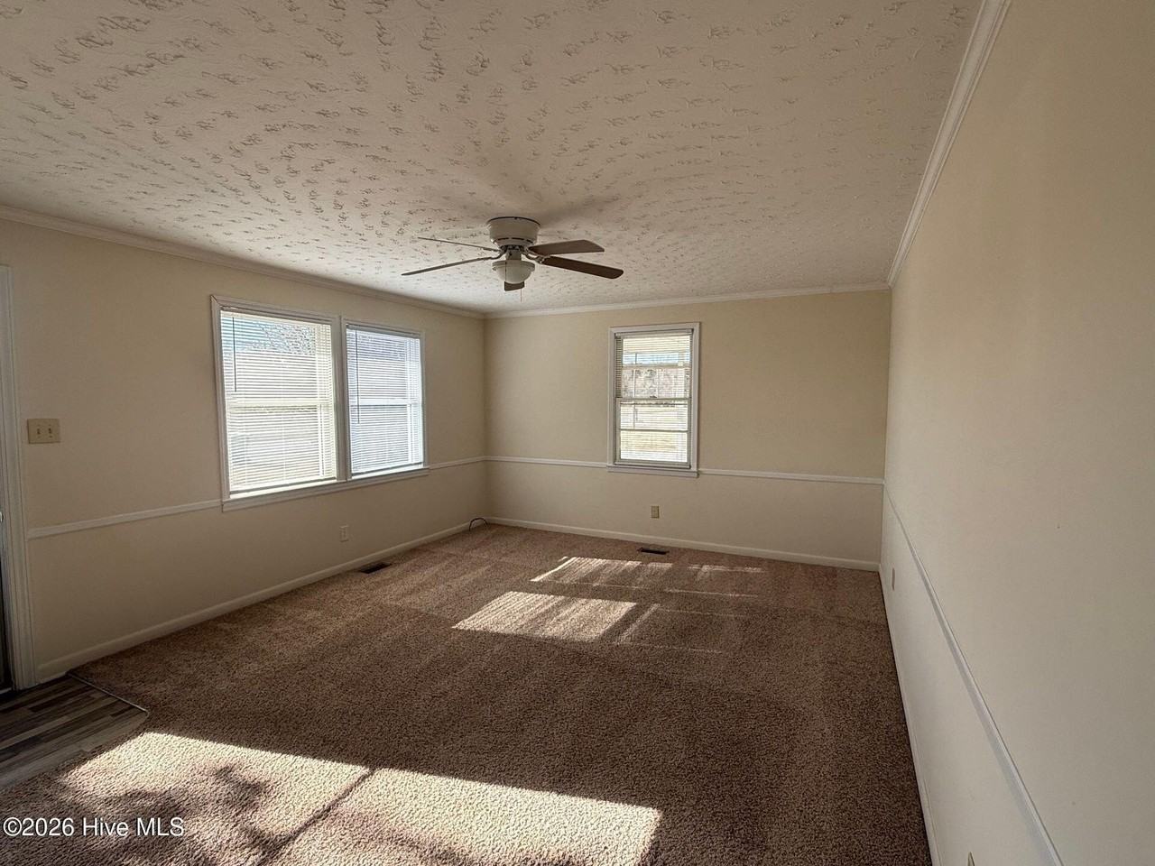 304 Old Hammock Rd - Photo 3 of 10