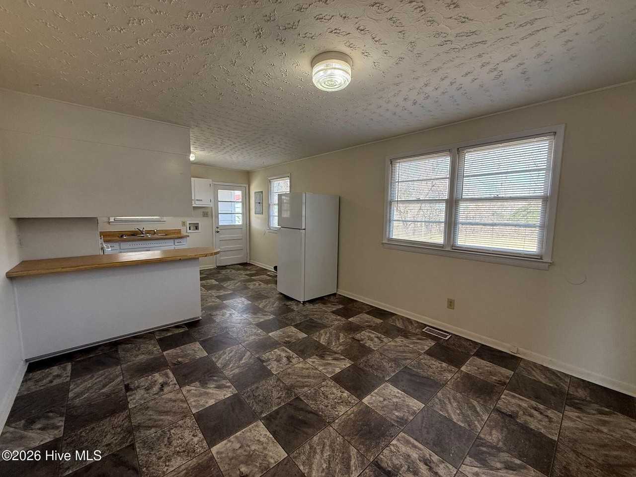 304 Old Hammock Rd - Photo 4 of 10