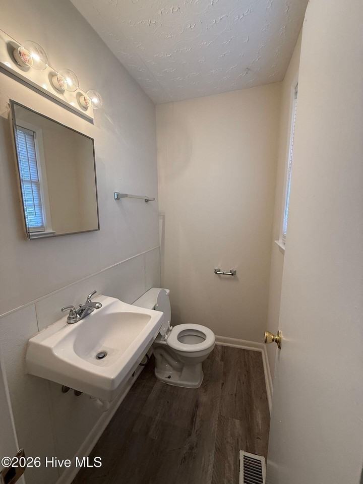 304 Old Hammock Rd - Photo 7 of 10