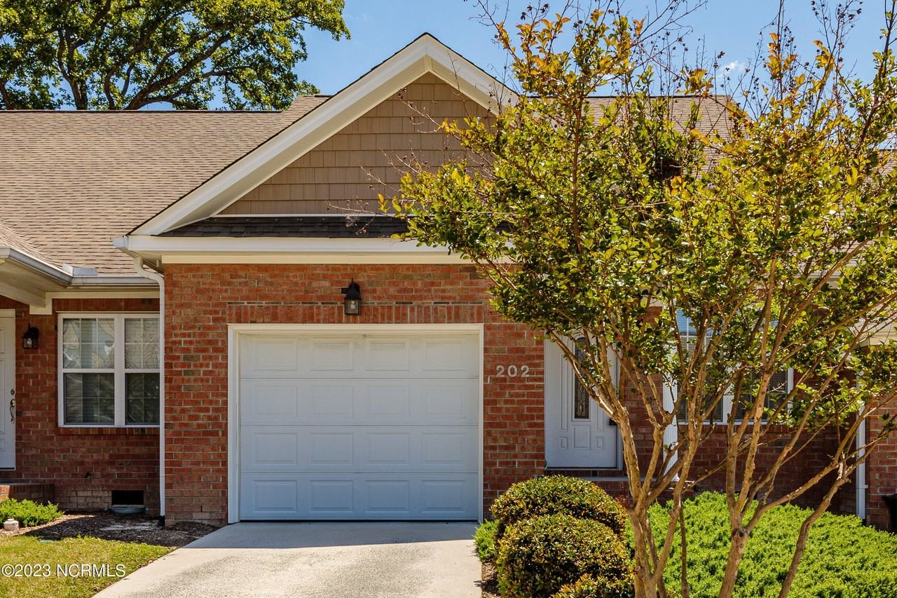 202 Clover Ct - Photo 2 of 21