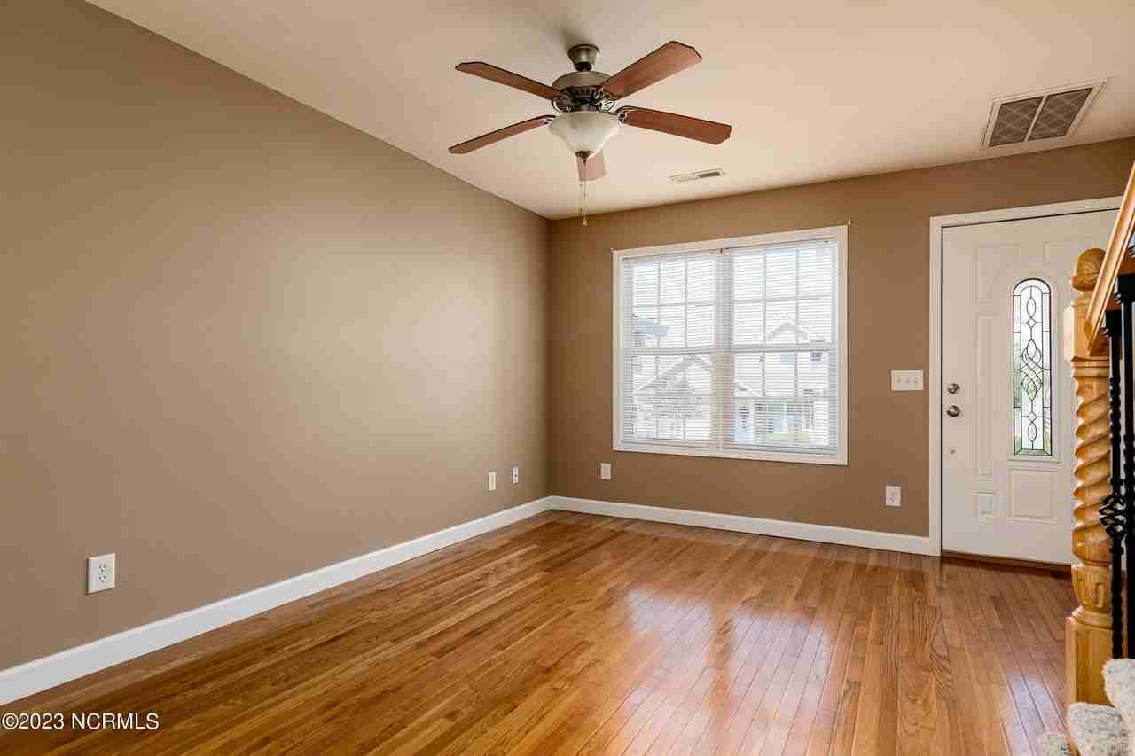 202 Clover Ct - Photo 3 of 21