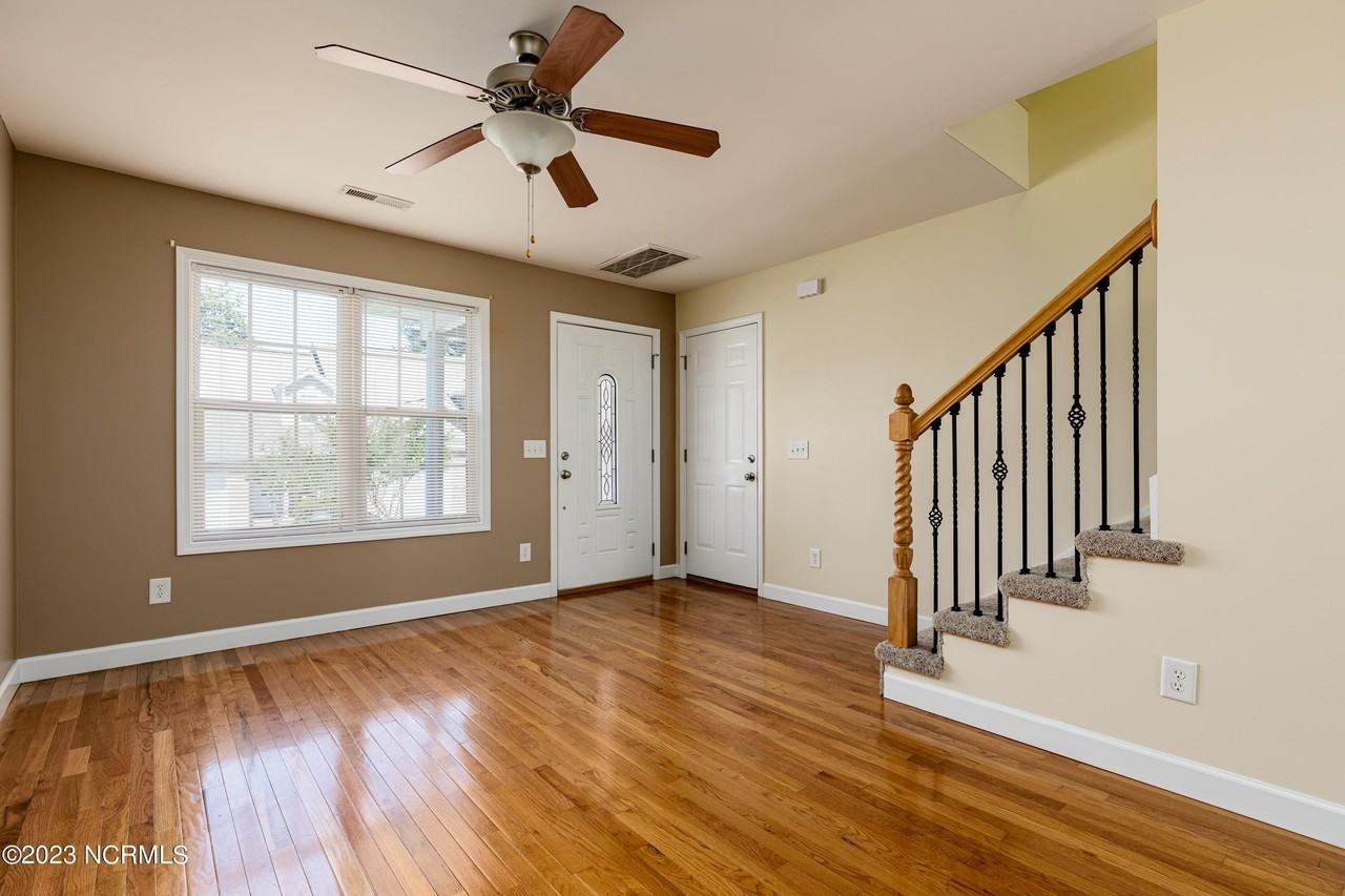 202 Clover Ct - Photo 5 of 21