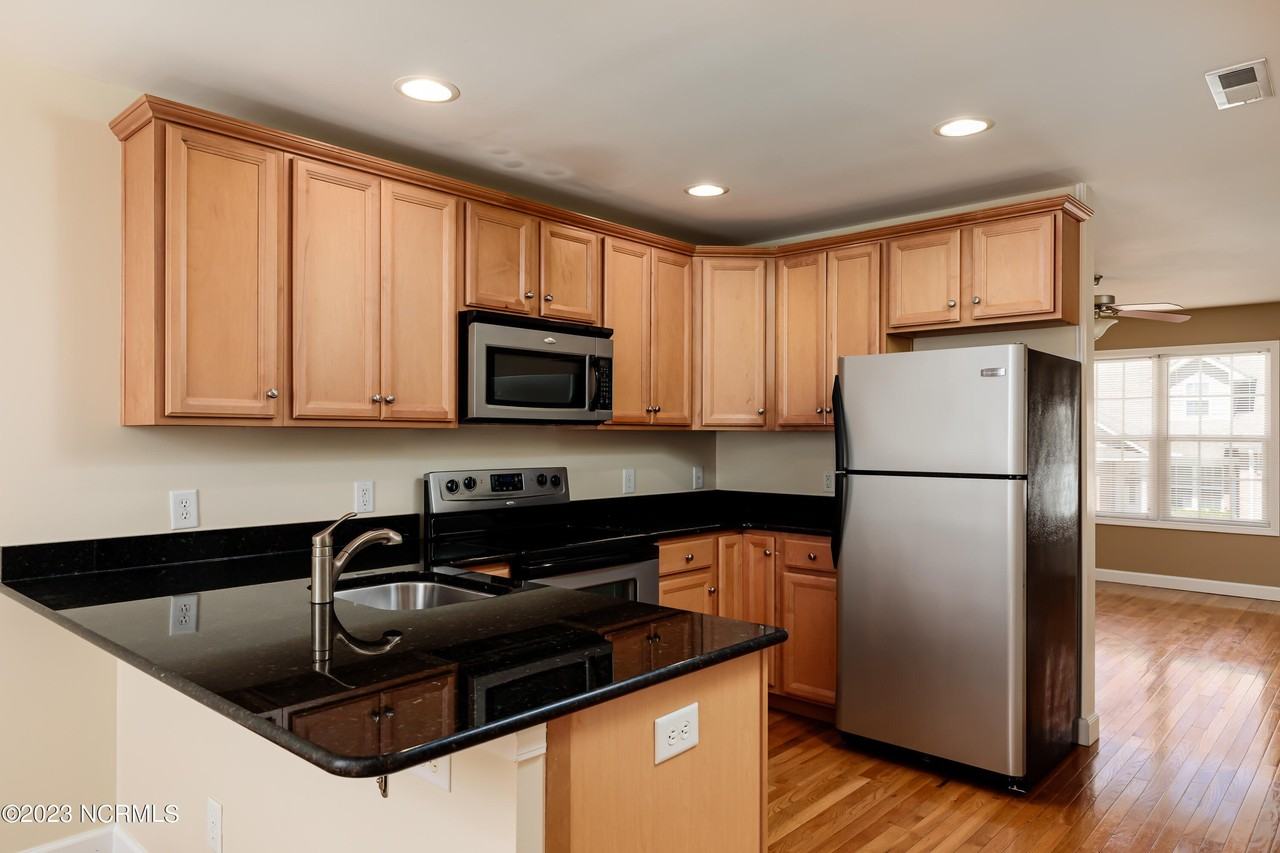 202 Clover Ct - Photo 6 of 21