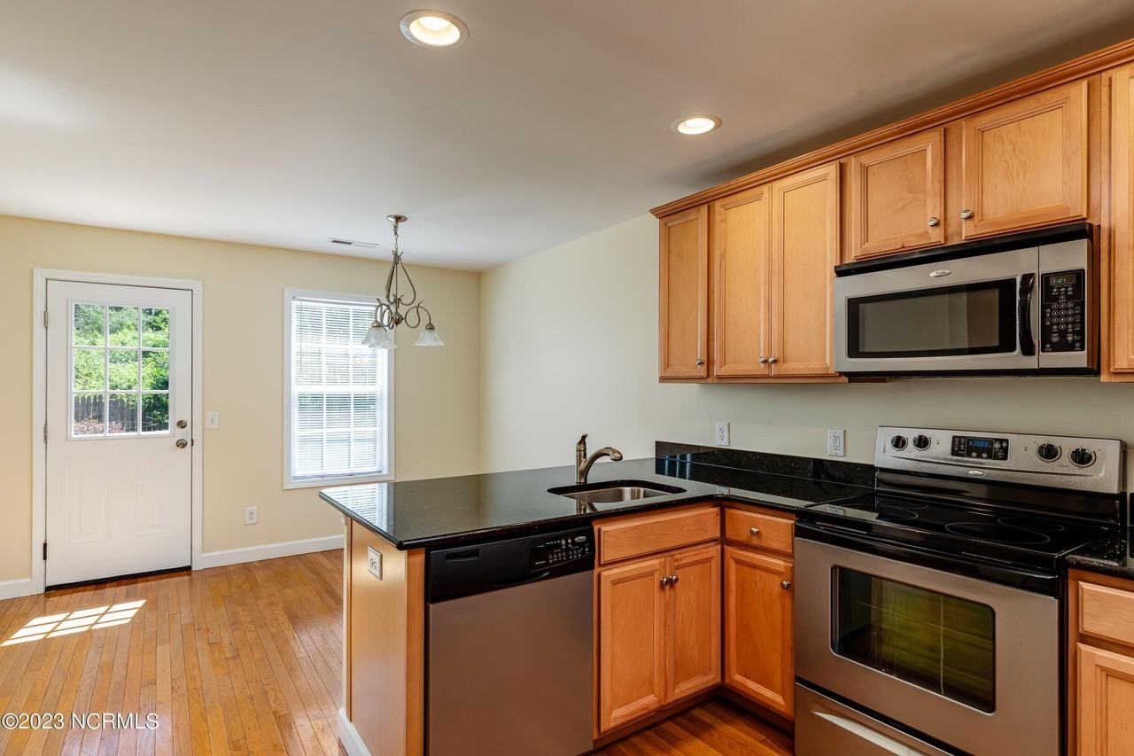 202 Clover Ct - Photo 7 of 21