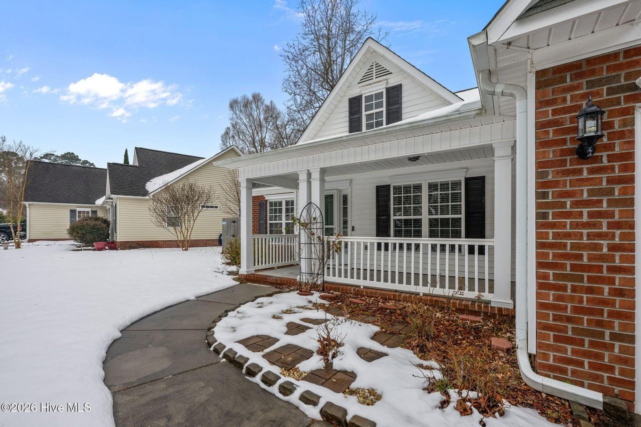 238 Sellhorn Blvd - Photo 2 of 39