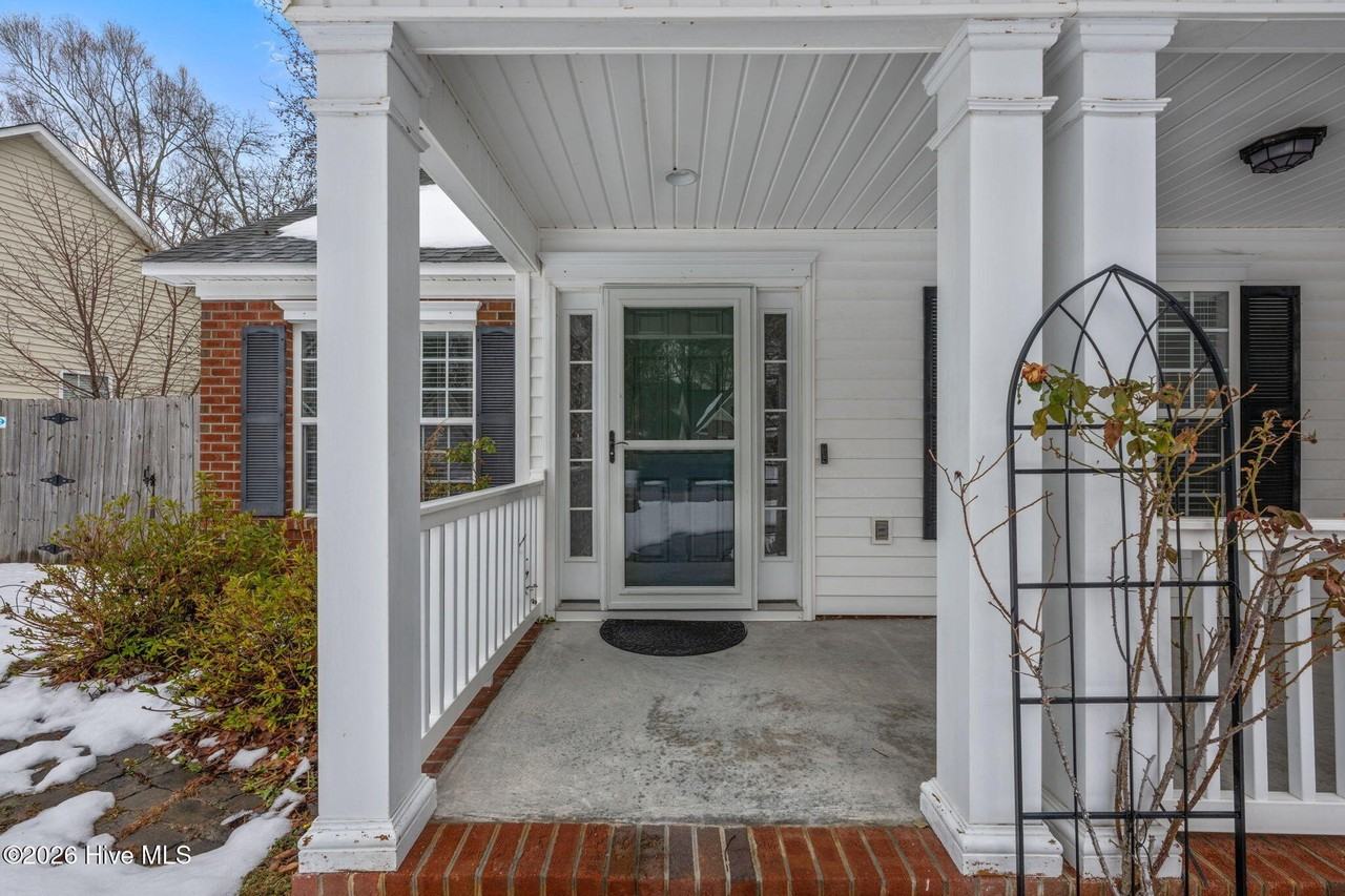 238 Sellhorn Blvd - Photo 3 of 39