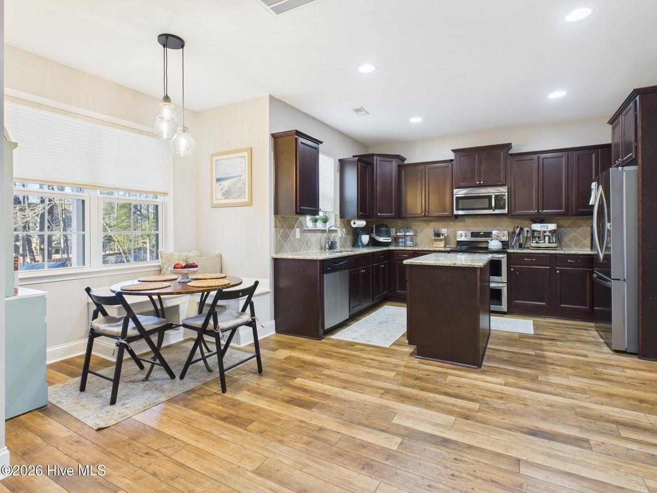 584 Michael Rd - Photo 6 of 40