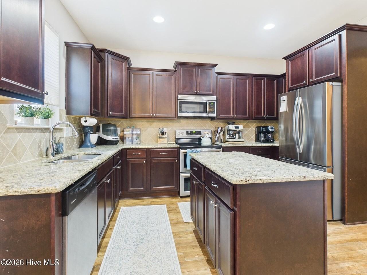 584 Michael Rd - Photo 7 of 40