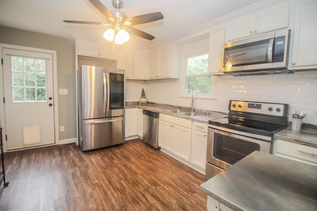 4364 Hammond Cir - Photo 6 of 48