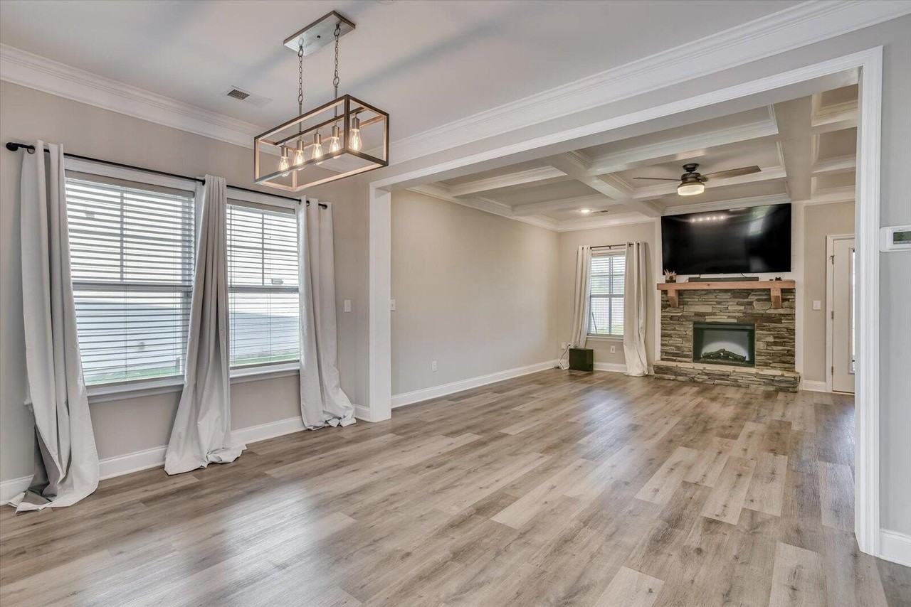 627 Garland Trl - Photo 7 of 40