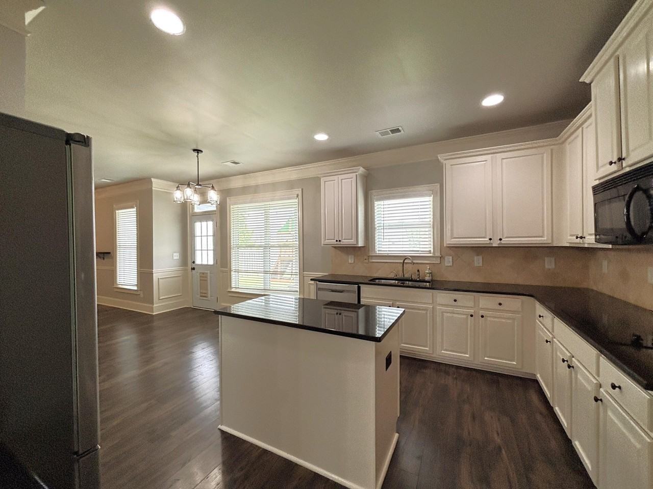 781 Bridgewater Ln - Photo 7 of 31