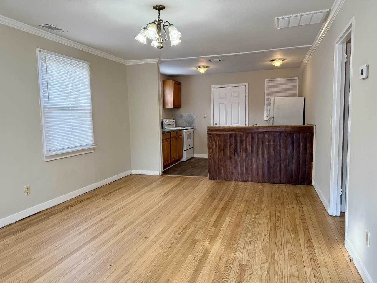 2550 Lyman St - Photo 5 of 17