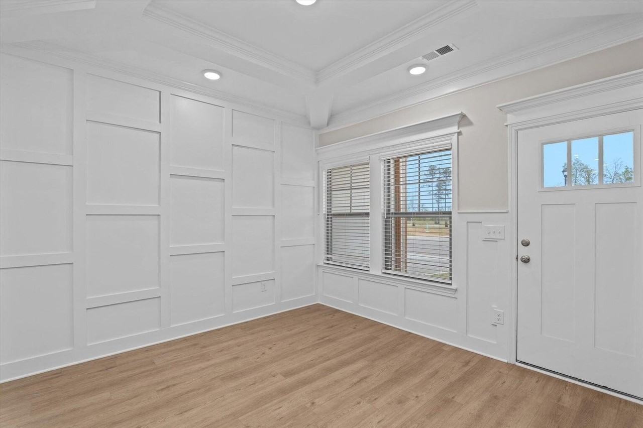 616 Hope St - Photo 5 of 38