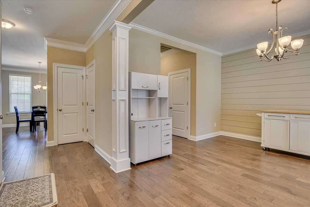 150 Caroleton Dr - Photo 6 of 33