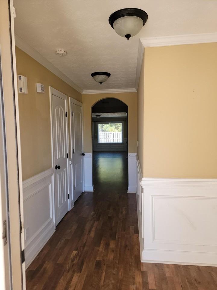 2581 Kirby Ave - Photo 2 of 21