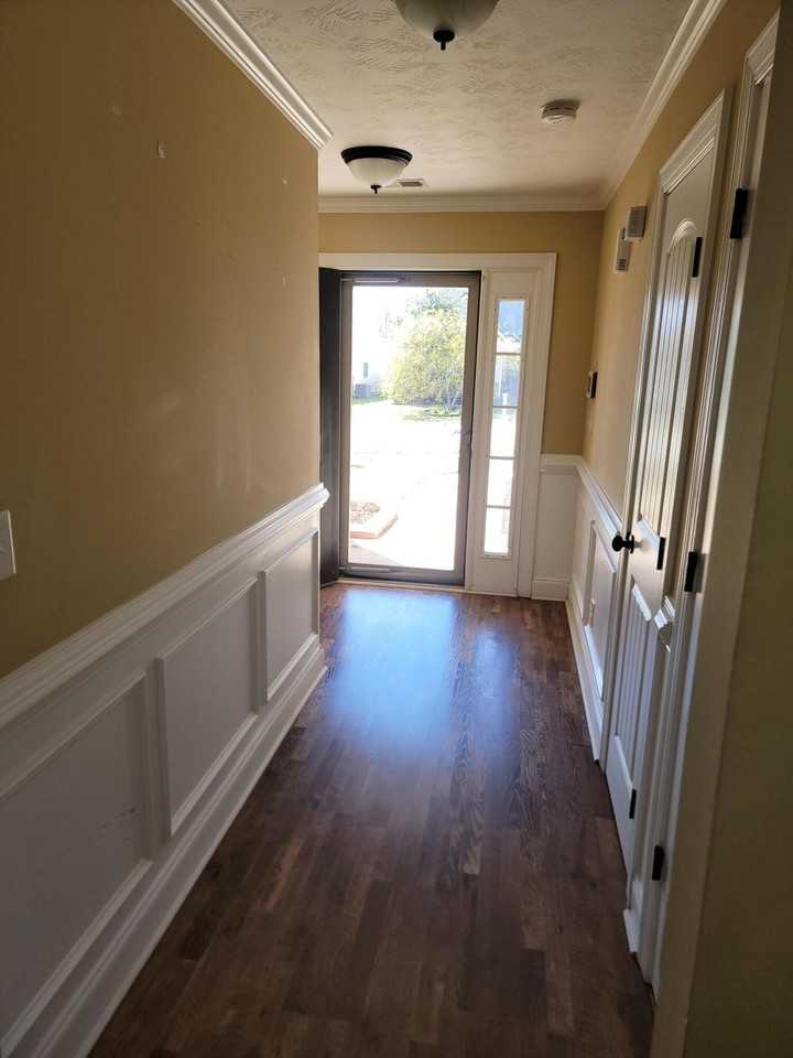 2581 Kirby Ave - Photo 3 of 21