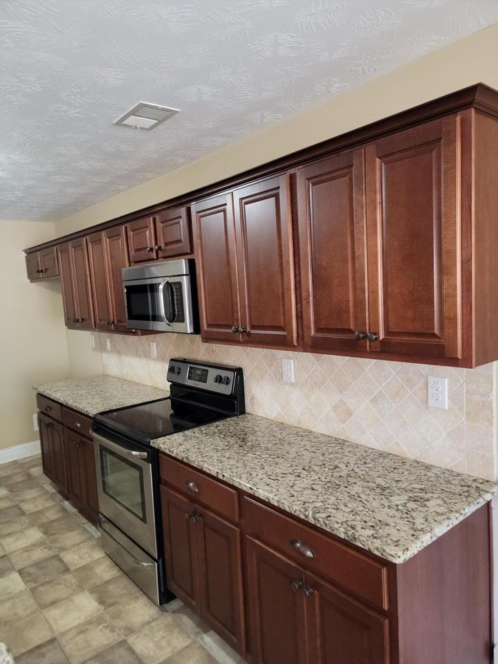 2581 Kirby Ave - Photo 7 of 21