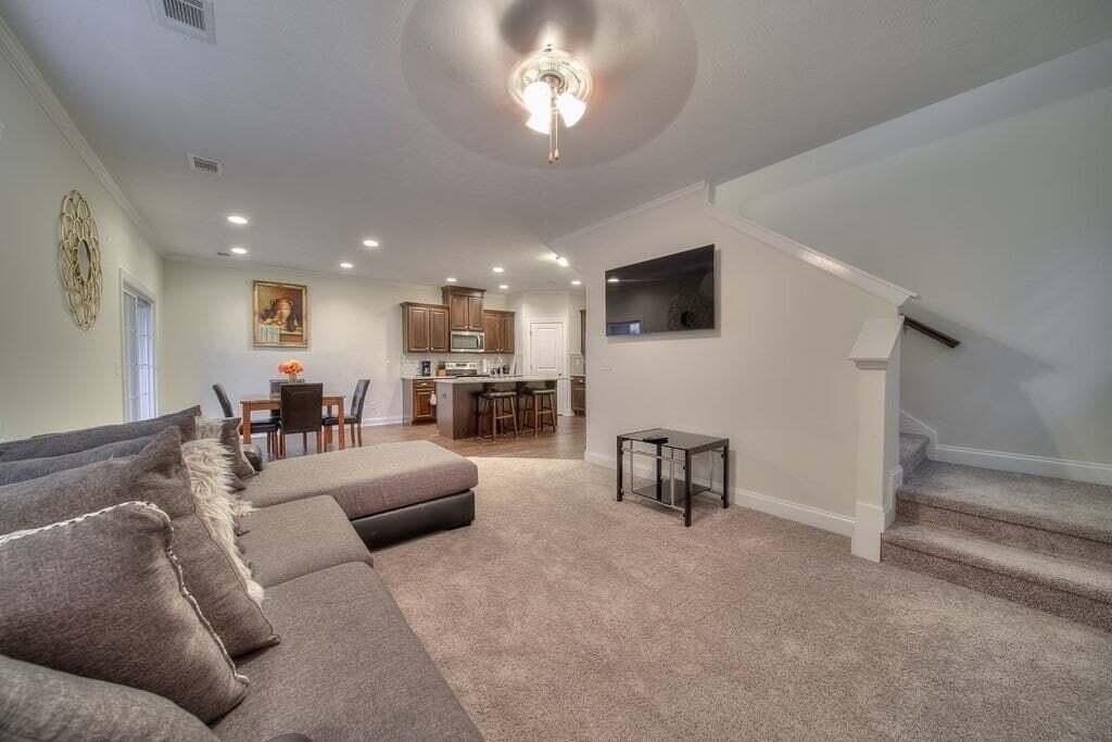 710 Red Cedar Ct - Photo 4 of 28